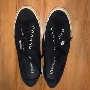 Black Superga Tennis shoes